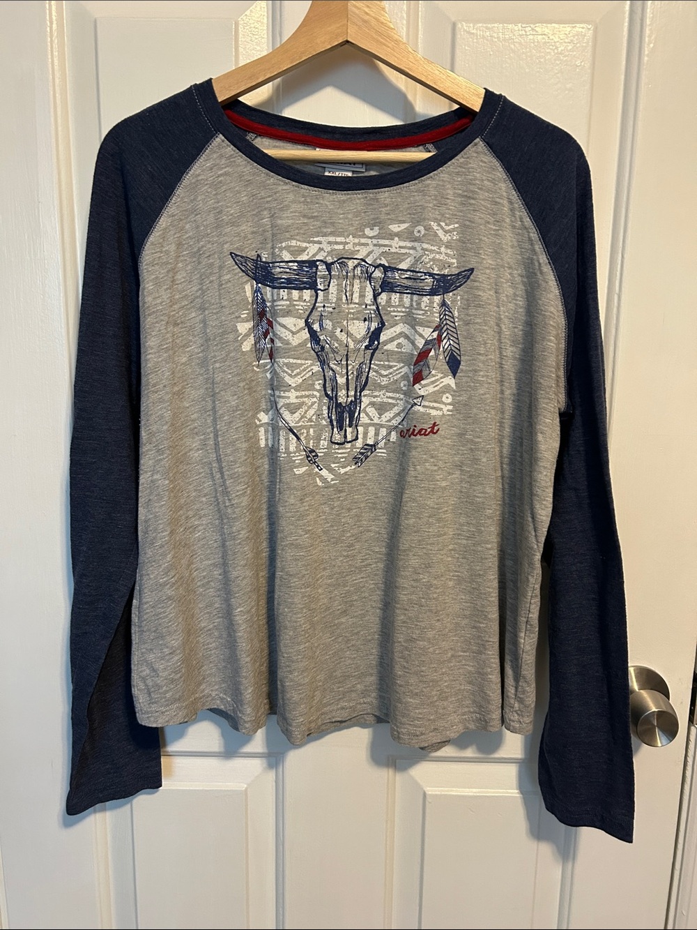 Ariat Women’s Long Sleeve Raglan Top in Gray and Navy with Western Skull Graphic